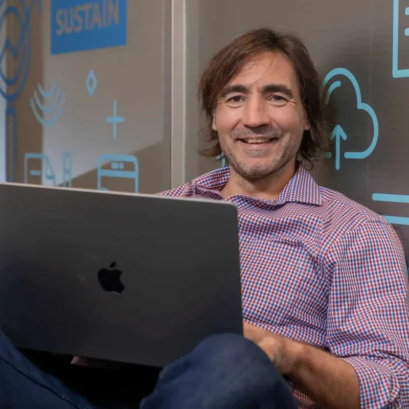 En el 40 aniversario de la Revista Apertura, Adrián Anacleto fue convocado para una entrevista especial