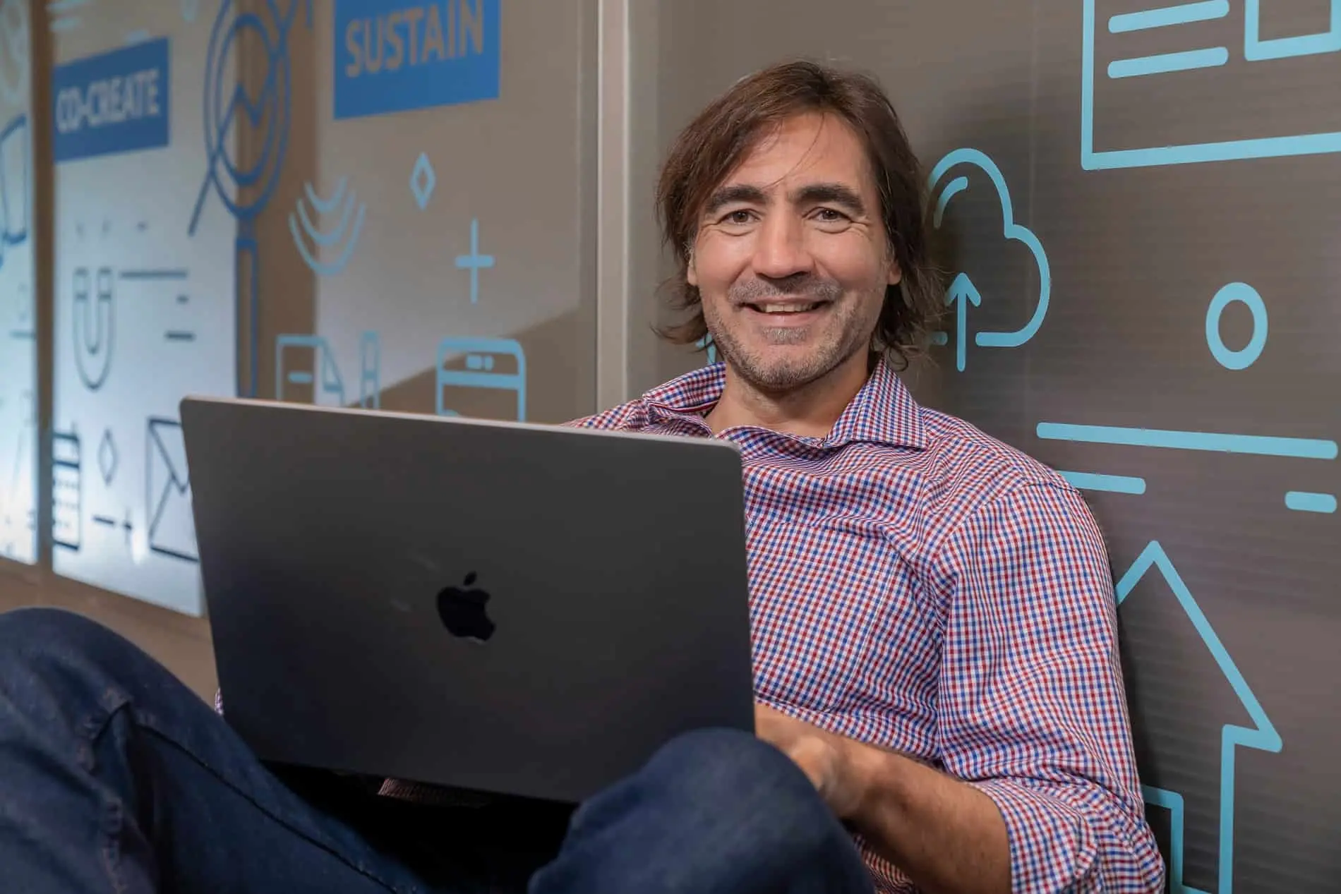 En el 40 aniversario de la Revista Apertura, Adrián Anacleto fue convocado para una entrevista especial